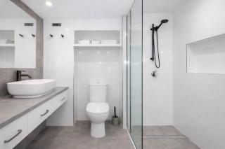 Modern Oceanview Studio Apartment at Aquarius Townsville - 5