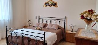 Villa Radiosa In Sicily with private fenced pool, Please read host info for correct price - 5