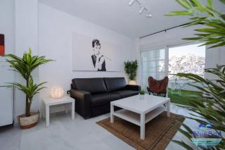 Breakfast at Tiffanys - 1