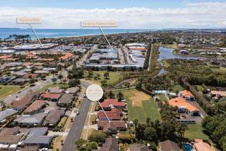 Beachwater Getaway Close to Walks Shops & Dining - 5