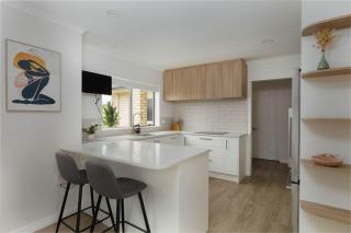 Beachwater Getaway Close to Walks Shops & Dining - 4