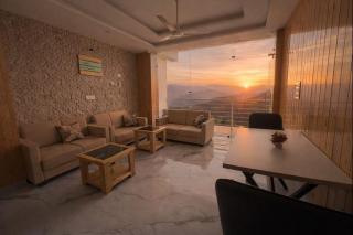 Hotel Classic Crown - #scenic mountain view #open terrace #parking #premium room with balcony #guest prefferred #best seling hotel in mussoorie - 2