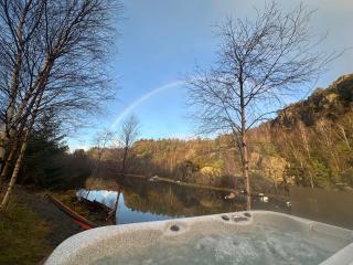 Aurora Bliss - Fjordfront Jacuzzi & Sauna near Bergen - 0
