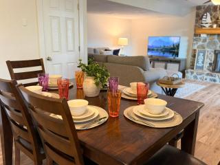 Lakefront 4BDBunkRm-25BA-DockFirepitSlide-14 - 5