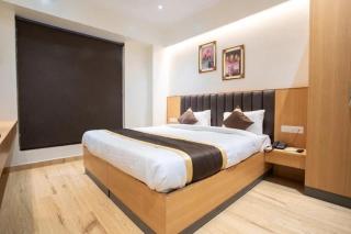 Premium Hotel The Shyama Grand Regency - 850 Meters From Ram Mandir Ayodhya - 0
