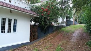 Chirackel Gardens Mountain View Resort - 1