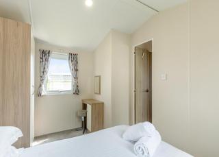 Meadow Lakes Holiday Park - 3