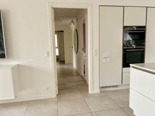 Modern Spacious City Family Retreat Garden - 1