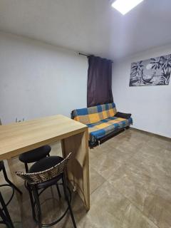 Q 163 Apartamento TÉRREO completamente mobiliado, 02 quartos - 2