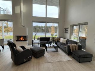 River Lodge with hot tub and services - 7