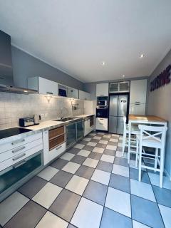 Le Mistral-5 Bedrooms-Balcony-Air Conditioning-Wifi - 4