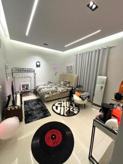 استوديو مميز بأثاث مريح - 2