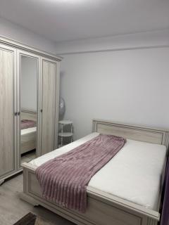 Urban Elegance Apartment - 8