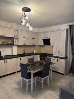 Urban Elegance Apartment - 6