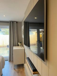 Peaceful Two Bedroom Modern Bungalow In West Moors - Super King Bed - Sleeps 4 - 2