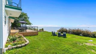 Bayfield Lakefront Retreat • Hot Tub • Sunset View - 8