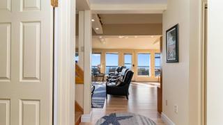 Bayfield Lakefront Retreat • Hot Tub • Sunset View - 4
