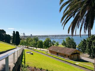 Modern Geelong Escape with EV Charger - Geometry - 5