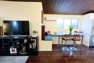 Sunset Haven: Lakeside Charm in Ocean Beach - 5