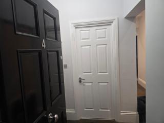 Apartment - Sleeps 6 & Near Station - 1