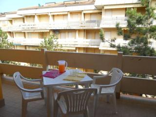 Modern flat with terrace-Beahost - 0