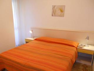 Modern flat with terrace-Beahost - 5