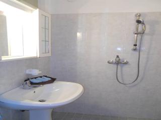 Modern flat with terrace-Beahost - 1