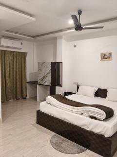 Dhavika stay eat n celebrate - 4