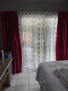 Ikhutseng Guesthouse - 5