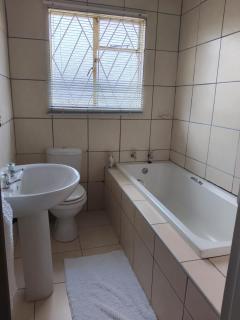 Ikhutseng Guesthouse - 4