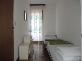 Family apartment steps from Pluto Beach - 4