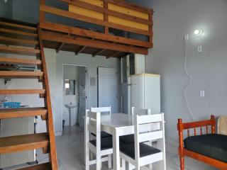 Loft com Mezanino em Itapema com Ar Split e Sacada qq - 2