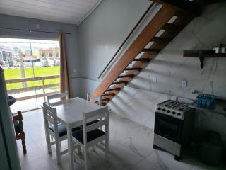 Loft com Mezanino em Itapema com Ar Split e Sacada qq - 4
