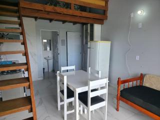 Loft com Mezanino em Itapema com Ar Split e Sacada qq - 7