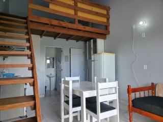 Loft com Mezanino em Itapema com Ar Split e Sacada qq - 8