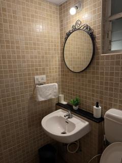 Wolfies Den 2BHK near BIEC, IKEA, KCSA Stadium - 7