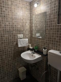 Wolfies Den 2BHK near BIEC, IKEA, KCSA Stadium - 6