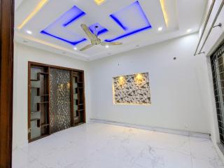 Furnished Appartment in bahria town lahore - 4