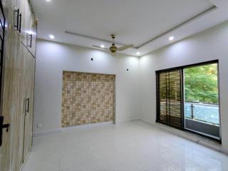 Furnished Appartment in bahria town lahore - 2