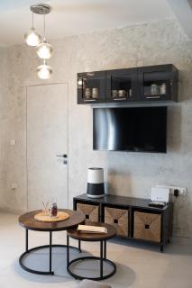 Above It All Bright & Modern Top Floor Apartment - 1min from Metro - 1