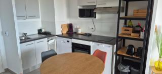 Iconic 652, T2 vue mer, bien équipé, centre port - 5