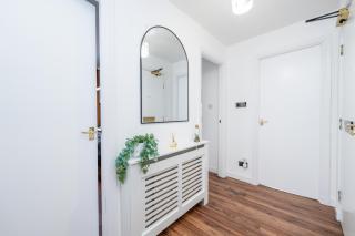 Hardgate Getaway - 3-Beds Home with Free Parking & Fast Wi-Fi - 3