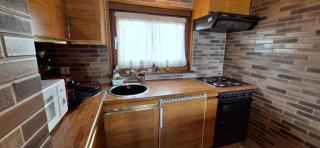 Chalet with Stunning Lake and Mountain Views avec une vue à couper le souffle, une spacieuse terrasse et jardin - 2