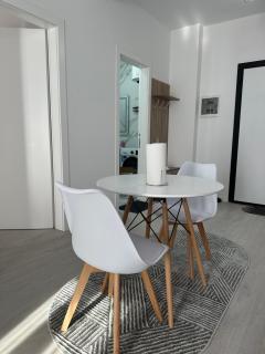 M's Apartment-Cozy getaway in the Heart of the City - 6