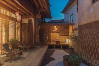 Finding a Courtyard in Shaxi Ancient Town - 9