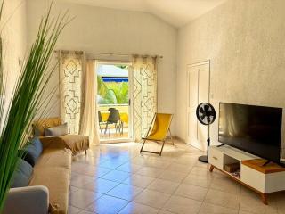 Beachside Holiday Escape Gem - 1