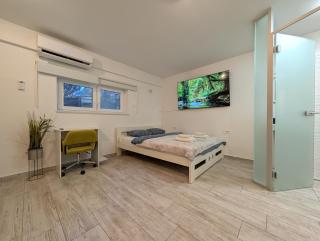 Spacious Studio w Floor Heating - 5