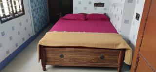 Block White Town Home Stay - 4