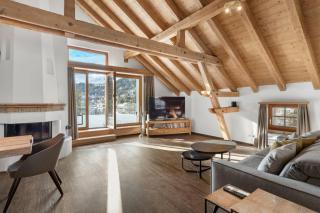 St Moritz Lakeside Penthouse 4-Bedroom Apartment - 9