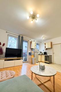 Modern Downtown Apartment Budapest - 4